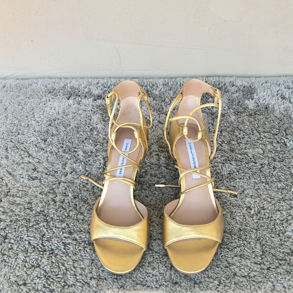 Diane von Furstenberg Rimini ankle wrap sandal 5.5